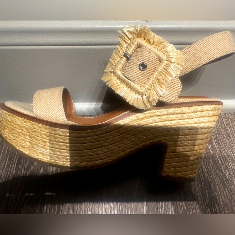 New Lucky Brand Tan Platform Mules